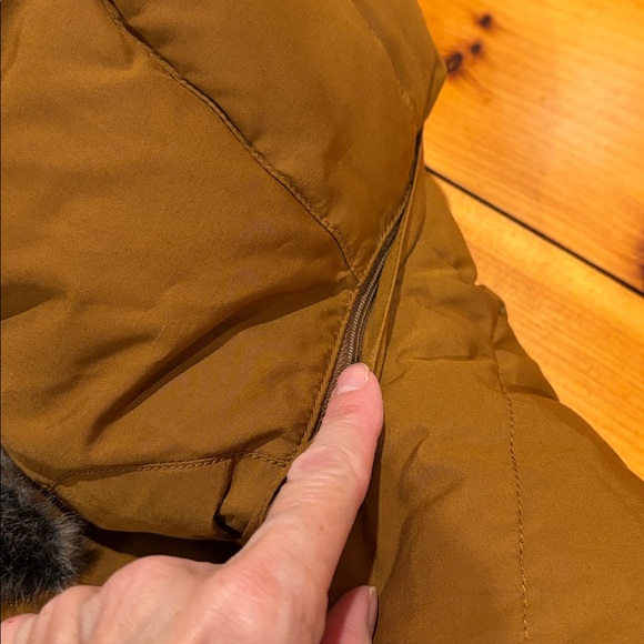 ATHLETA XXS Amber Lakeshore Vest w/Removable Fur-Trim Hood - Picture 12 of 15